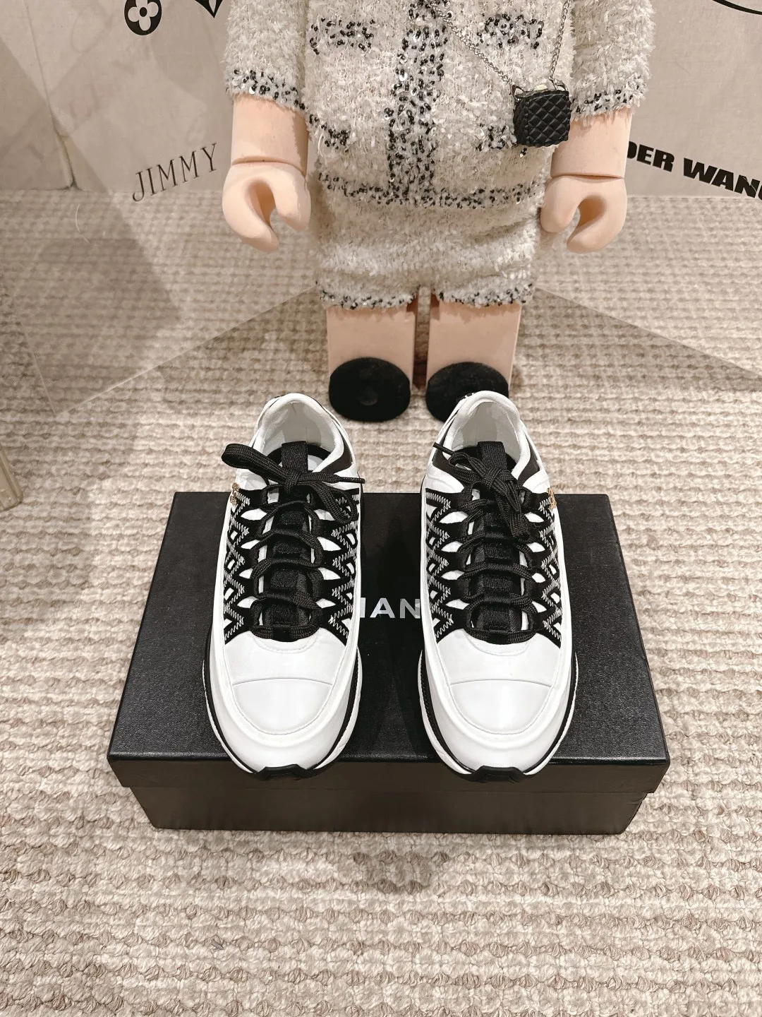 Factory price: 640💰Chanel Chanel dad shoes, for men and women - top casual sports shoes in the counter. This classic design; the upper is electro-embroidered with a variety of techniques; the outsole is fashionable and sporty; it is unusual to incorporate a variety of color matching elements... The diversified mix and match is very good-looking and versatile, and can be used for leisure, fashion, sports and outdoor... ꫛꫀꪝ Go➫ Material: ❶Upper used: Original imported first-layer silk cowhide + original waterproof cloth + original first-layer cowhide ❷Inner lining: original sheep lining ❸Outsole based on: original T men's shoes 💰U combination outsole Counter boutique packaging complete set for women, code number: 35–41 (customized 40, 41)